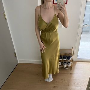 Medium Zara olive green silk midi dress 💚